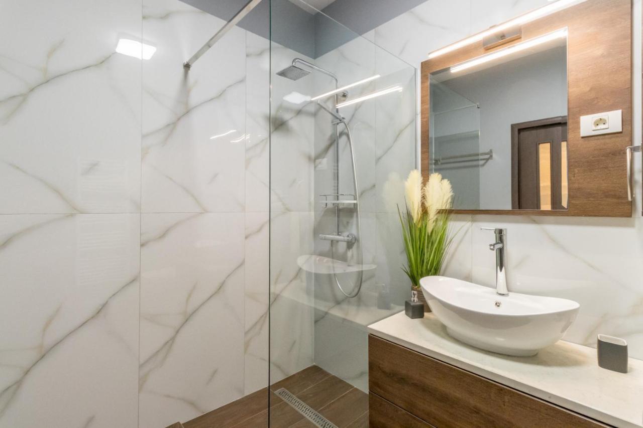 Modern Downtown Apartment كلوج-نابوكا المظهر الخارجي الصورة